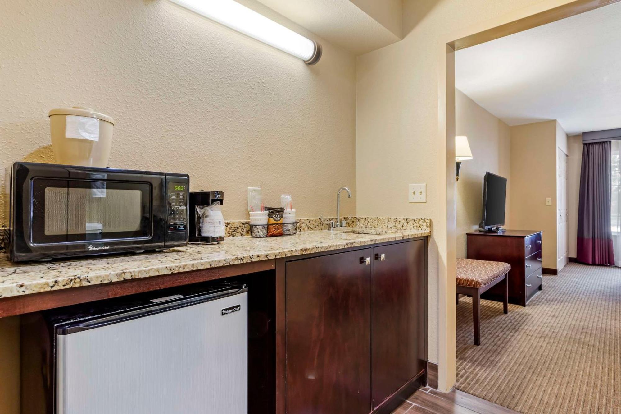 Best Western Of Alexandria Inn & Suites & Conference Center Exterior photo